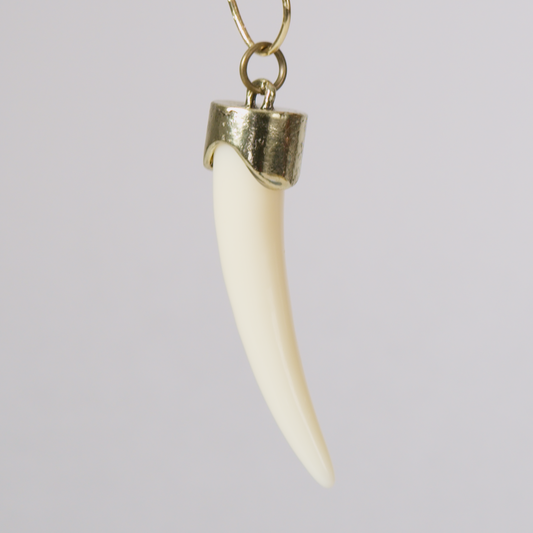 m_000014_Horn (large off white)